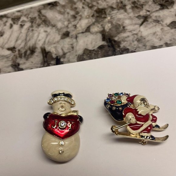 Lot Of 2 Gold Tone Christmas Holiday Brooch Pins Enamel Santa On Sleigh /Snowman - Picture 7 of 11